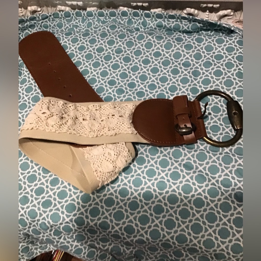 Beautiful Womans belt Y2K crochet beige brown size small medium vintage style